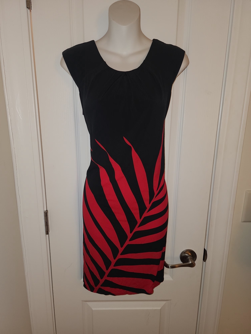 Black & Red Tropical-Print Sheath Dress